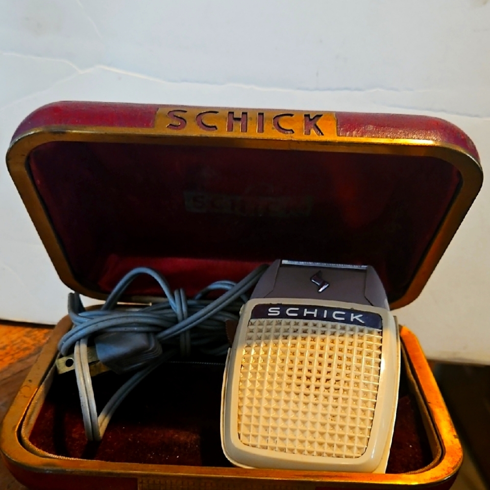 Schick Vintage Electric Razor with Case